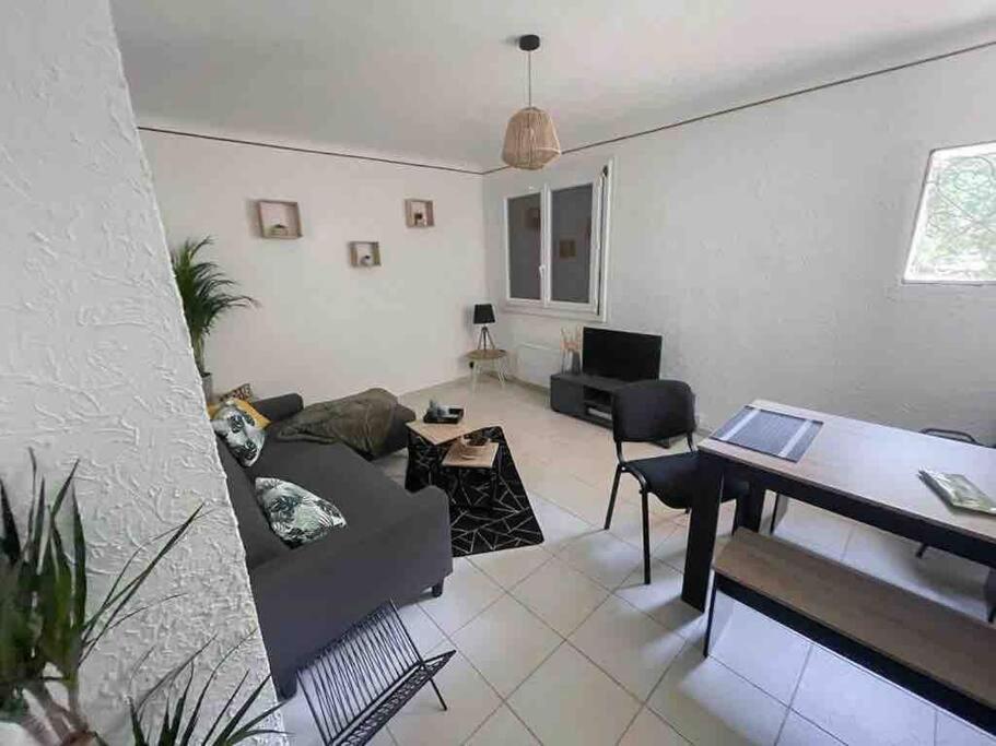 Appartement Spacieux Avec Parking Gratuit 塞特港 外观 照片
